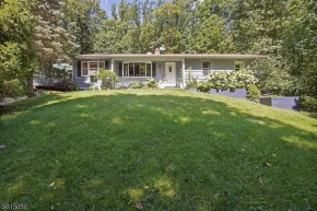 Large Private House on 5 Wooded Acres. Total Privacy!
